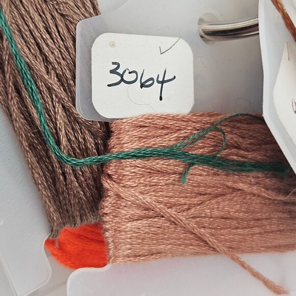 Assorted Embroidery Floss Skeins On Organizer Cards 60+ Labeled Needlepoint - Picture 3 of 8